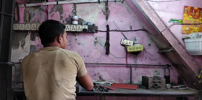 For migrant labourers in Mumbai, mobile downloads are as close as they can get to their favourite movie stars