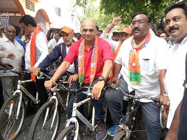 Karnataka polls: Gauri Lankesh's brother Indrajith campaigns for BJP candidate, blames Congress govt for sister's death Karnataka polls: Gauri Lankesh's brother Indrajith campaigns for BJP candidate, blames Congress govt for sister's death