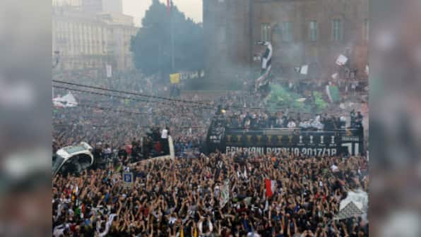 Serie A: Six Juventus fans injured during victory parade in Turin as truck carrying supporters hits electric cables of tramway