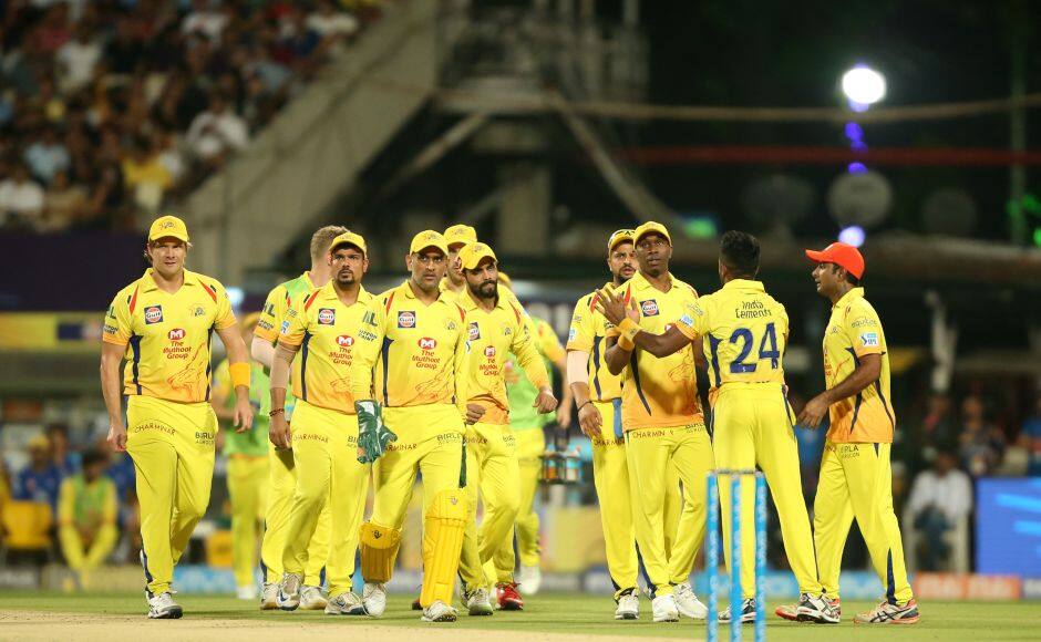 Dwayne Bravo finally held onto a catch to dismiss Robin Uthappa. Sportzpics