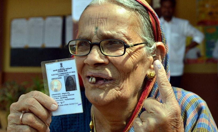 An elderly voter in Dharwad. Manjunath Somaraddi/101Reporters.com