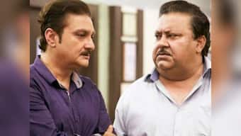 Khajoor Pe Atke review: Manoj Pahwa, Vinay Pathak impress but scattered screenplay sinks this comic-drama