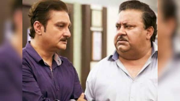 Khajoor Pe Atke review: Manoj Pahwa, Vinay Pathak impress but scattered screenplay sinks this comic-drama