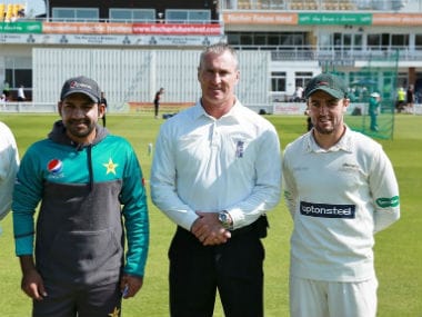 Pakistan captain Sarfraz Ahmed and Leicestershire skipper Lewis Hill. Twitter: @leicsccc