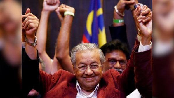 Malaysia's Mahathir Mohamad says he has support to return as PM; forms alliance with rival Anwar Ibrahim amid political turmoil