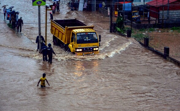 Heavy rains wreak havoc in Mangaluru, Home Ministry rushes additional teams of NDRF Heavy rains wreak havoc in Mangaluru, Home Ministry rushes additional teams of NDRF
