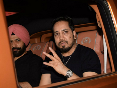 AICWA prohibits Mika Singh from performing in Pakistan, puts unconditional ban on singer in India AICWA prohibits Mika Singh from performing in Pakistan, puts unconditional ban on singer in India