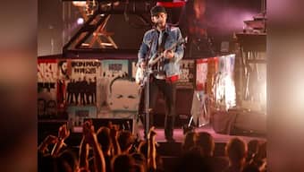 Mike Shinoda remembers Linkin Park bandmate Chester Bennington in first solo concert since singer's death