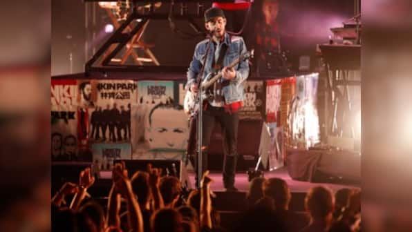 Mike Shinoda remembers Linkin Park bandmate Chester Bennington in first solo concert since singer's death