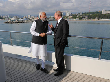 Narendra Modi, Vladimir Putin tête-à-tête in Sochi as US sanctions Russia; China keeps close eye Narendra Modi, Vladimir Putin tête-à-tête in Sochi as US sanctions Russia; China keeps close eye