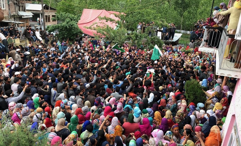 Villagers during the funeral procession of lecturer Mohammad Rafi Bhat who was killed along with five Hizb-ul-Mujahideen militants at an encounter in Shopian on Sunday. PTI