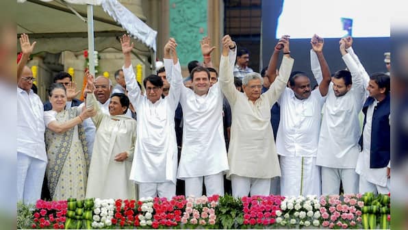 HD Kumaraswamy takes oath as Karnataka CM; leaders across national political spectrum bury hatchets, make new friends