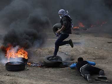 US opens Jerusalem embassy: Israeli forces kill 28 protesters as thousands of Palestinians agitate on Gaza border