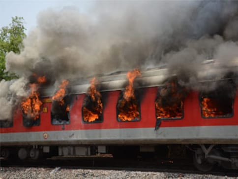 4 coaches of Andhra Pradesh Express catch fire near Gwalior; all passengers evacuated, no injuries reported 4 coaches of Andhra Pradesh Express catch fire near Gwalior; all passengers evacuated, no injuries reported