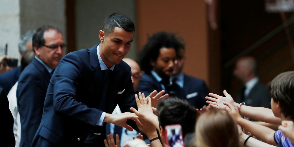 Real Madrid fans urge Cristiano Ronaldo to stay at club ...