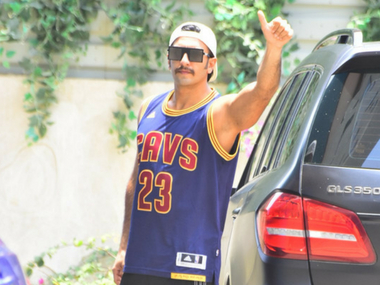 Simmba: Ranveer Singh reveals new look from Rohit Shetty's upcoming action-comedy film Simmba: Ranveer Singh reveals new look from Rohit Shetty's upcoming action-comedy film