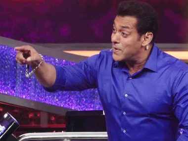 Watch: Spoof of Race 3 trailer makes Salman Khan burst into laughter on sets of Dus Ka Dum Watch: Spoof of Race 3 trailer makes Salman Khan burst into laughter on sets of Dus Ka Dum