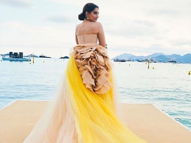 Sonam Kapoor at Cannes; Alia's birthday wishes for Vicky Kaushal: Social Media Stalkers' Guide Sonam Kapoor at Cannes; Alia's birthday wishes for Vicky Kaushal: Social Media Stalkers' Guide