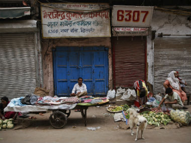 Delhi: Instead of resorting to mud-slinging, BJP-led MCD must try to solve the problem of street vending Delhi: Instead of resorting to mud-slinging, BJP-led MCD must try to solve the problem of street vending