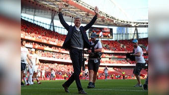 Premier League: Journalists pay tribute to outgoing Arsenal boss Arsene Wenger by gifting him bottle of wine