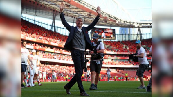 Premier League: Journalists pay tribute to outgoing Arsenal boss Arsene Wenger by gifting him bottle of wine