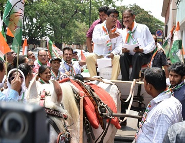 Congress members ride in horse carriages to protest against fuel hike in Goa, demand GST-based taxation of fuel Congress members ride in horse carriages to protest against fuel hike in Goa, demand GST-based taxation of fuel