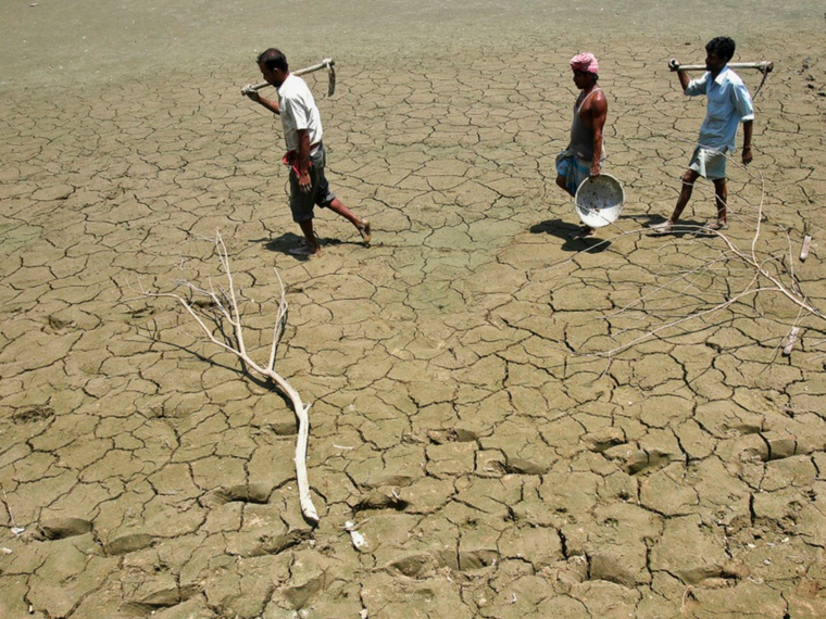 In MP's Chhatarpur district, farmers have to pay for drought compensation packages In MP's Chhatarpur district, farmers have to pay for drought compensation packages