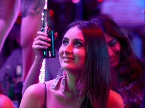 Kareena Kapoor Khan says she believes in equality but wouldn't call herself a feminist; Twitter 'cancels' her Kareena Kapoor Khan says she believes in equality but wouldn't call herself a feminist; Twitter 'cancels' her