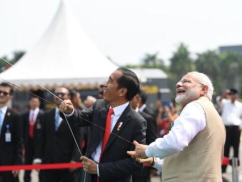 After Indonesia, Narendra Modi heads to Malaysia: PM to meet newly-elected 92-year-old counterpart Mahathir Mohammad After Indonesia, Narendra Modi heads to Malaysia: PM to meet newly-elected 92-year-old counterpart Mahathir Mohammad