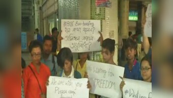 Couple thrashed on Kolkata metro: Protesters rally outside Tollygunge station to demand action, offer 'free hugs' to commuters