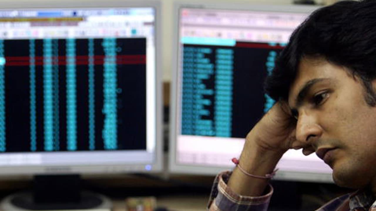 Sensex plummets 624 points on global sell-offs, Nifty down 184 points; RIL shares soar 10% to become biggest gainer