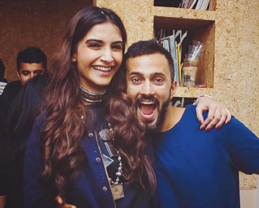 Sonam Kapoor-Anand Ahuja's Delhi house robbed; cash, jewellery worth Rs 2.4 crore stolen Sonam Kapoor-Anand Ahuja's Delhi house robbed; cash, jewellery worth Rs 2.4 crore stolen