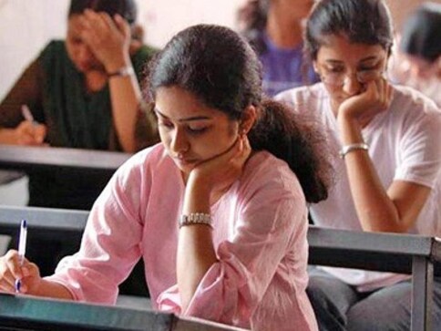 UK Board Class 10 result 2018 declared: Kajal Prajapati tops Uttarakhand matric exams with 98.4% marks; check score on uaresults.nic.in UK Board Class 10 result 2018 declared: Kajal Prajapati tops Uttarakhand matric exams with 98.4% marks; check score on uaresults.nic.in