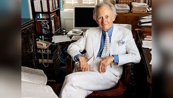 Tom Wolfe, pioneer of 'new journalism' and writer of Bonfire of the Vanities, dies at 88