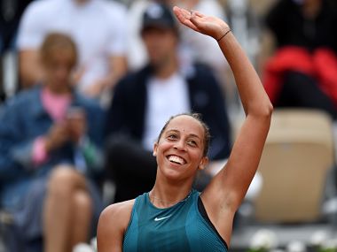 Madison Keys of the US celebrates after victory over Russia's Yulia Putintseva during their women's singles quarter-final match on day ten of The Roland Garros 2018 French Open tennis tournament in Paris on June 5, 2018. / AFP PHOTO / CHRISTOPHE ARCHAMBAULT