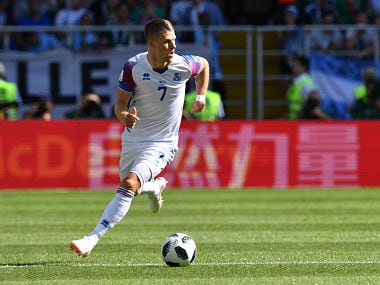 Iceland's midfielder Johann Gudmundsson controls the ball during the Russia 2018 World Cup Group D football match between Argentina and Iceland at the Spartak Stadium in Moscow on June 16, 2018. / AFP PHOTO / Mladen ANTONOV / RESTRICTED TO EDITORIAL USE - NO MOBILE PUSH ALERTS/DOWNLOADS