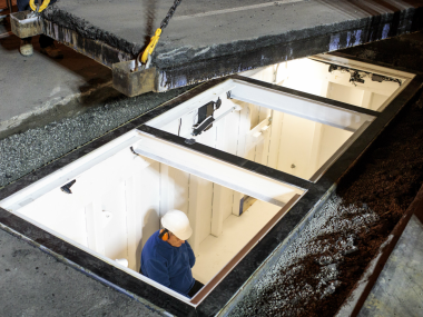 Performance artist buried for three days under busy Australian road as part of festival celebrating 'darkness' Performance artist buried for three days under busy Australian road as part of festival celebrating 'darkness'