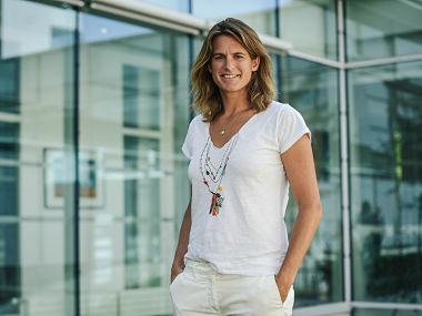 Former World No 1 Amelie Mauresmo becomes first woman captain of France's Davis Cup team Former World No 1 Amelie Mauresmo becomes first woman captain of France's Davis Cup team