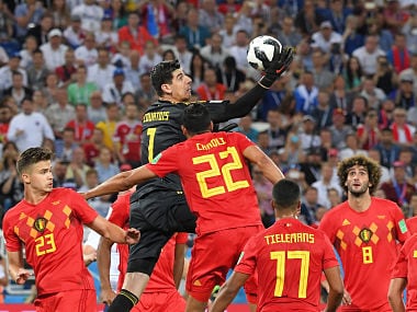 Belgium's goalkeeper Thibaut Courtois catches the ball during the Russia 2018 World Cup Group G football match between England and Belgium at the Kaliningrad Stadium in Kaliningrad on June 28, 2018. / AFP PHOTO / Patrick HERTZOG / RESTRICTED TO EDITORIAL USE - NO MOBILE PUSH ALERTS/DOWNLOADS