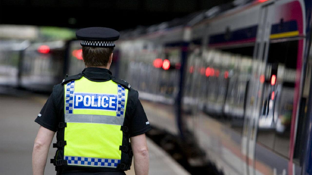 Man arrested after claiming to have bomb at Charing Cross in London