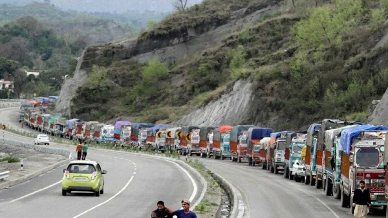 Jammu-Srinagar NH reopens for traffic after three days closure due to snowfall, landslides Jammu-Srinagar NH reopens for traffic after three days closure due to snowfall, landslides