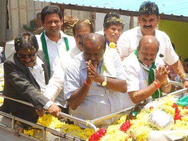 JD(S) picks only plum portfolios after riding to victory on farmers' issues, leaves cultivators disappointed JD(S) picks only plum portfolios after riding to victory on farmers' issues, leaves cultivators disappointed