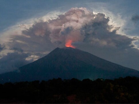 Bali's Mount Agung volcanic eruption: Indonesian volcano last erupted ...