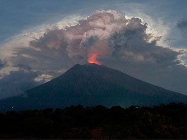 Bali airport reopens after closure for 12 hours due to volcanic eruption; more than 300 flights resumed Bali airport reopens after closure for 12 hours due to volcanic eruption; more than 300 flights resumed