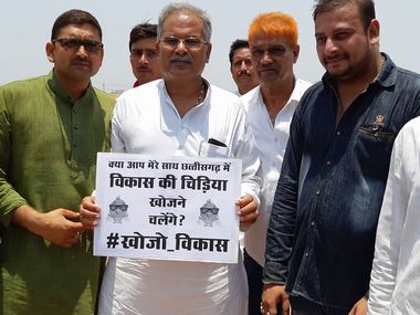Congress MLA Bhupesh Baghe on a campaign to couter BJP's Vikas Yatra. 101 Reporters