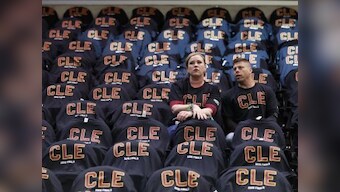 NBA Finals: Cleveland confronts hopelessness and dejection after Cavaliers' debilitating Game 3 defeat to Warriors at home