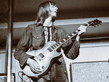 Danny Kirwan, former guitarist for rock band Fleetwood Mac, passes away aged 68 Danny Kirwan, former guitarist for rock band Fleetwood Mac, passes away aged 68