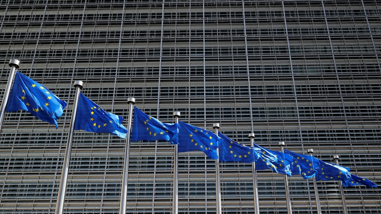 European Union flags flutter outside the EU Commission headquarters in Brussels, Belgium June 20, 2018. Picture taken June 20, 2018.  REUTERS/Yves Herman - RC18E1B49A80