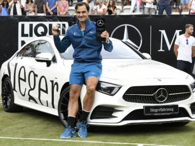 Stuttgart Open: Roger Federer defeats Milos Raonic to win 98th ATP title ahead of return to World No 1 Stuttgart Open: Roger Federer defeats Milos Raonic to win 98th ATP title ahead of return to World No 1