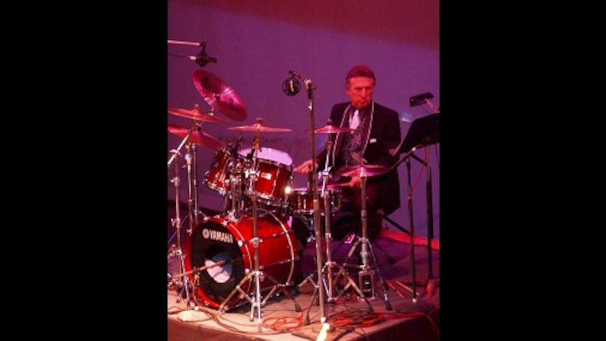 Elvis Presley's drummer DJ Fontana, last surviving member of singer's